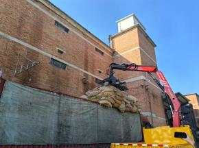 高效安全双拉满！ 三一随车吊+定制辅具革新装卸模式